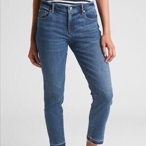 GAP Mid Rise Girlfriend Crop Jeans